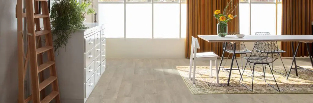 Light grey oak laminate flooring Quick-Step CLM1405 in bright dining room